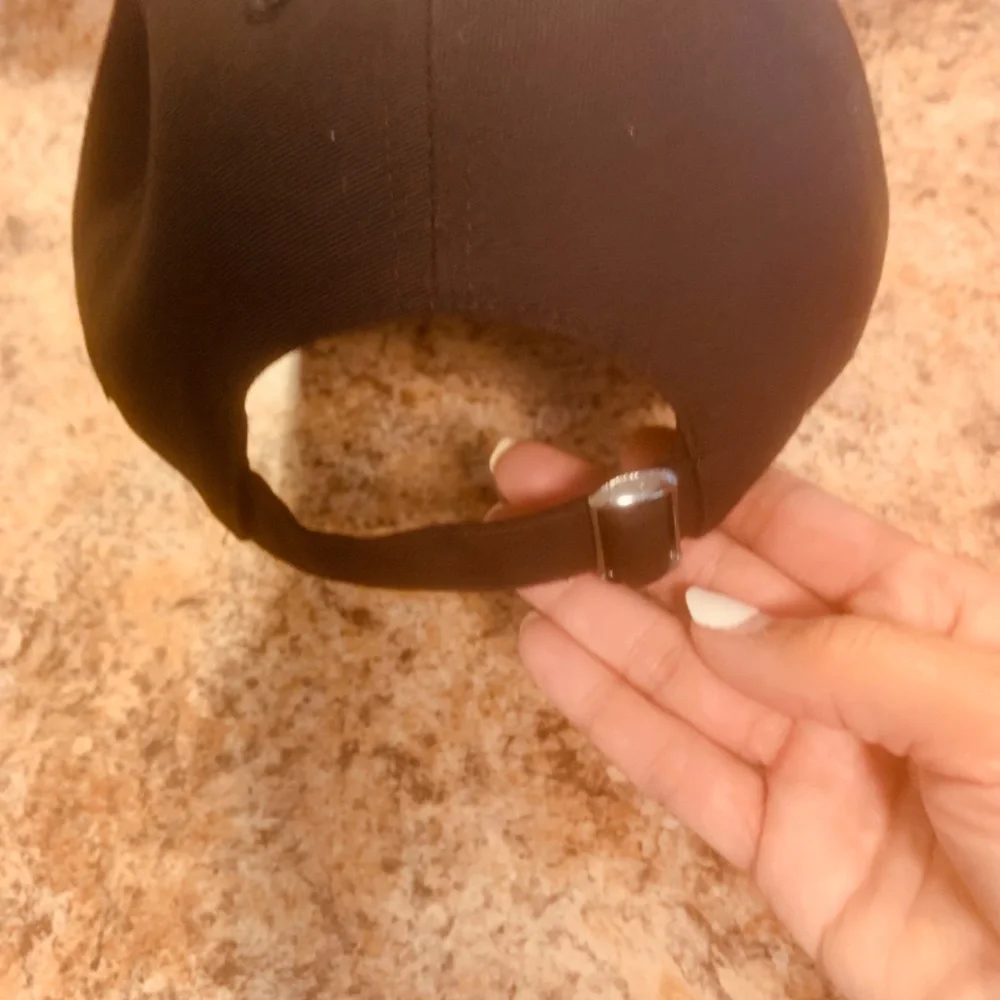 Hats‎ - Picture 2 of 3